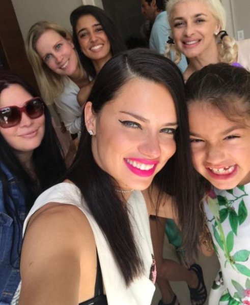 Ünlü model Adriana Lima'dan Türkiye'ye mesaj