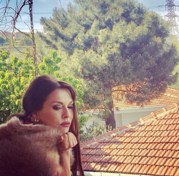 Aydan Şener bikinili fotoğrafını paylaştı