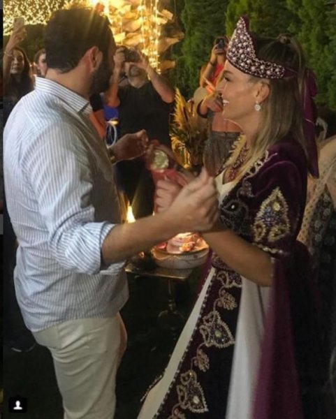 Şarkıcı Bengü kına gecesi yaptı