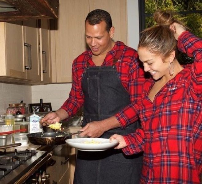 Jennifer Lopez nişanlandı