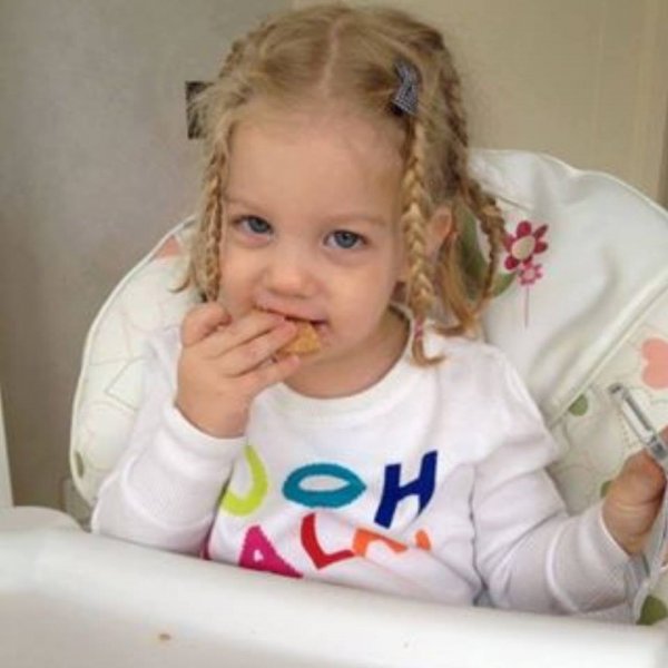 Yasemin Ergene çocuklarıyla podyumda