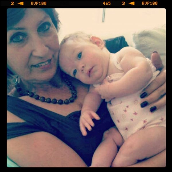 Yasemin Ergene çocuklarıyla podyumda