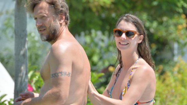 Tuba Ünsal eşi ile Bodrum'da objektiflere takıldı