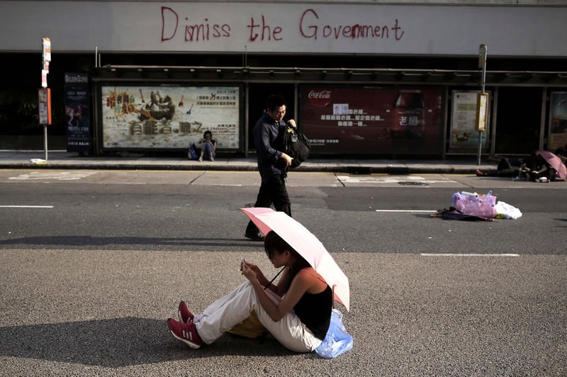 Hong Kong'da Şemsiye Devrimi sürüyor