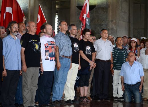 Balyoz sanıkları Anıtkabir'i ziyaret etti