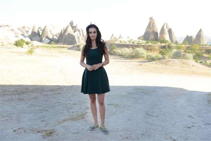 Yılanların Öcü’nün iki güzeli iyi anlaşıyor 