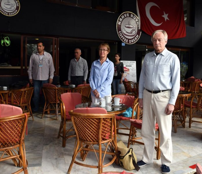 Saat 9'u 5 geçe Türkiye'de hayat durdu