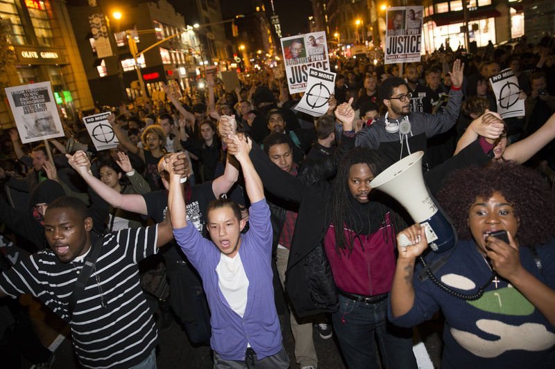ABD'de siyahi genci öldüren polis yargılanmayacak