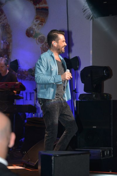 Kenan Doğulu göbek yaptı 