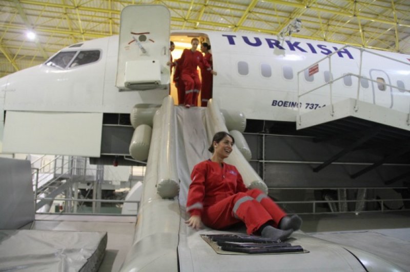 THY Hostes adaylarına zorlu eğitim