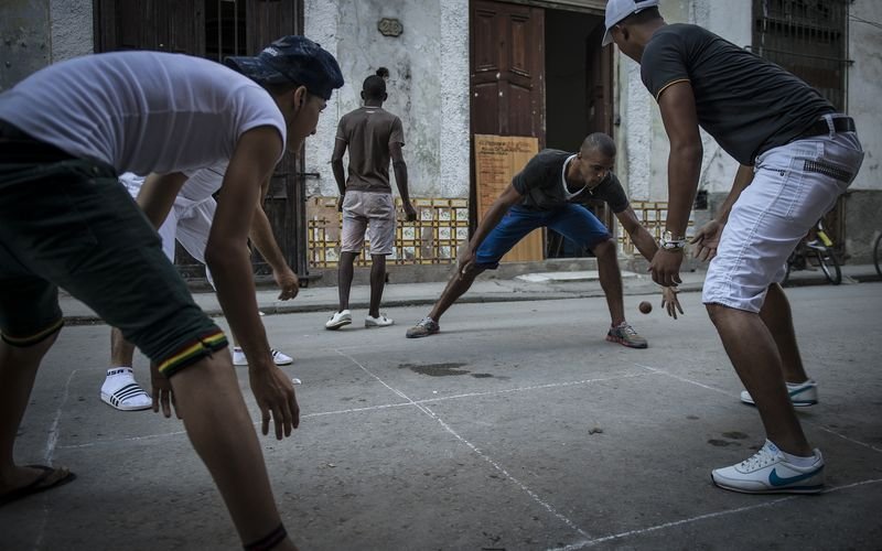 Apple devrimcilerin ülkesi Küba'ya girdi