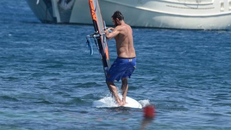 Özge Özpirinçci sudan çıkmadı