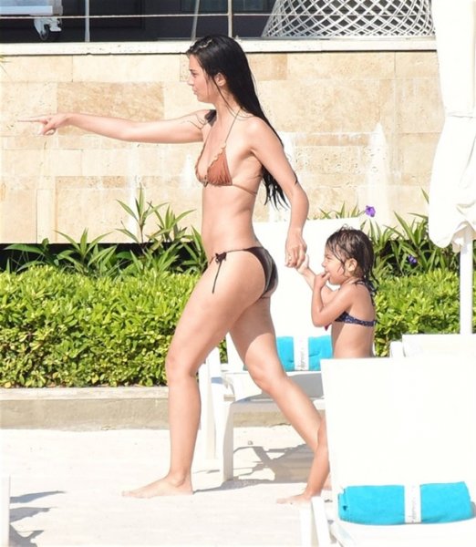 Tuba Büyüküstün tatilde