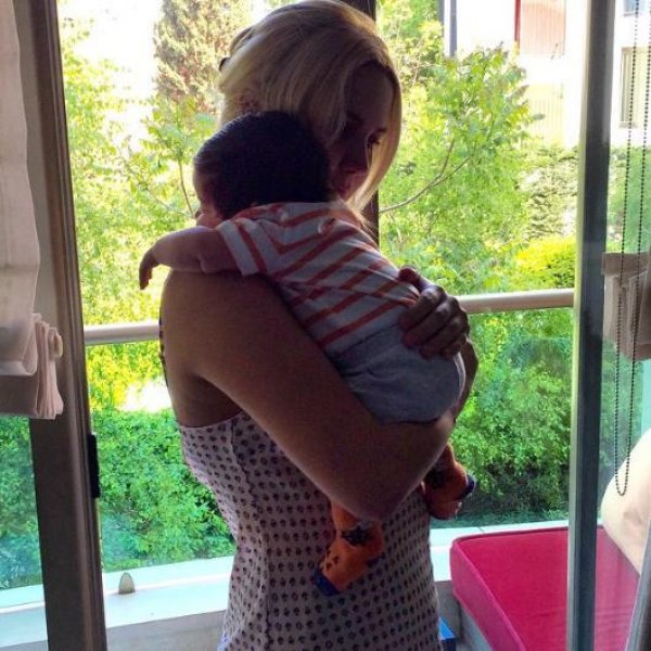 Ünlü sunucu Ece Erken boşanıyor