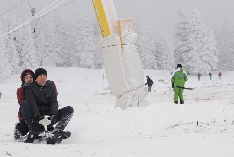 Uludağ'da pistler acemi kayakçılarla doldu