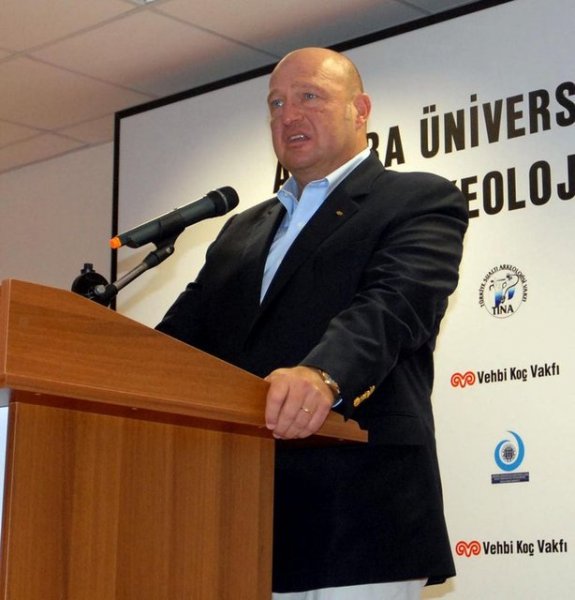 Mustafa Vehbi Koç kimdir?