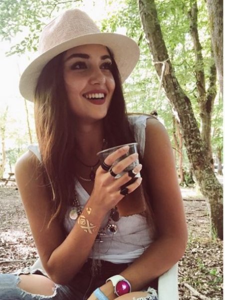 Hande Erçel'in Tayland tatili