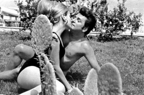 Bülent Ersoy ve Zeki Müren dudak dudağa