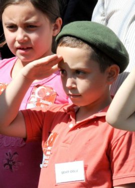 Şehit oğlu yürek parçaladı