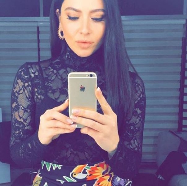 Dubai'ye giden Hadise çarşafa girdi 