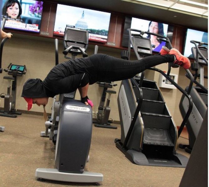 İranlı kadın motosikletçi yasakların kalkmasını istiyor