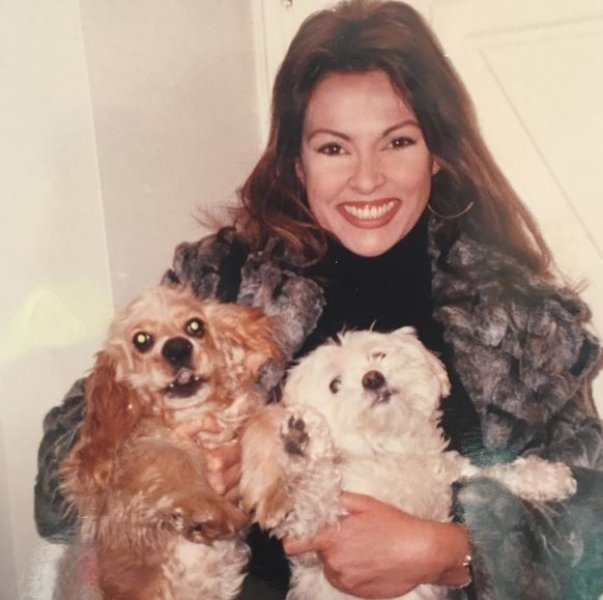 Aydan Şener bikinili fotoğrafını paylaştı