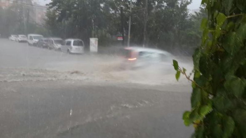 İstanbul'da sağanak yağmur etkisi