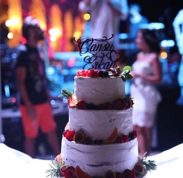 Cansu Tosun ve Erkan Kolçak Köstendil'in düğününden yeni fotoğraflar