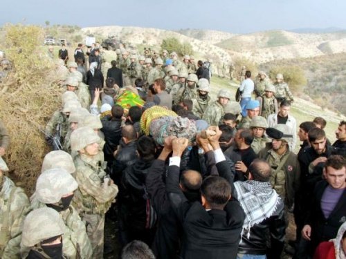 PKK'lı cenazesini helikopterle taşıdılar