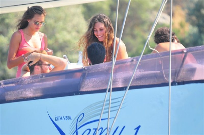 Oğulcan aşk acısını çabuk atlattı