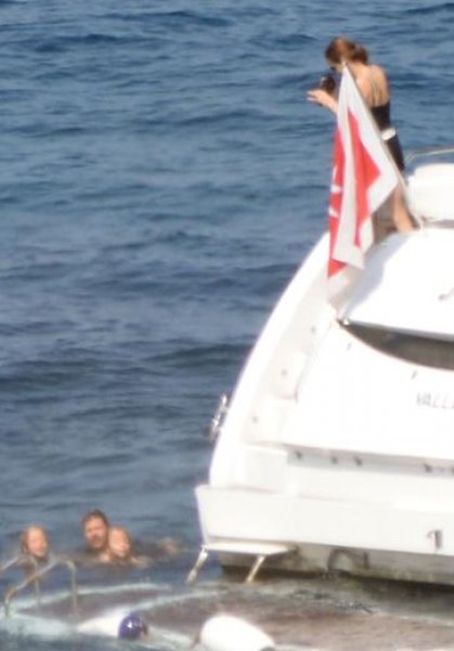 Angelina Jolie ve Brad Pitt çocuklarıyla bilikte balayına çıktı 