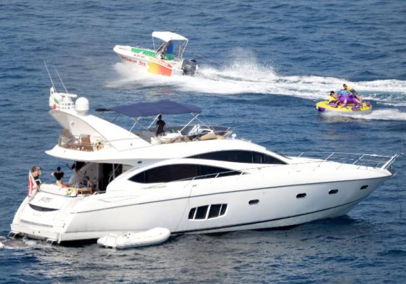 Angelina Jolie ve Brad Pitt çocuklarıyla bilikte balayına çıktı 