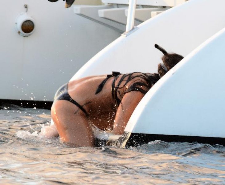 Rihanna denizden korkuyor