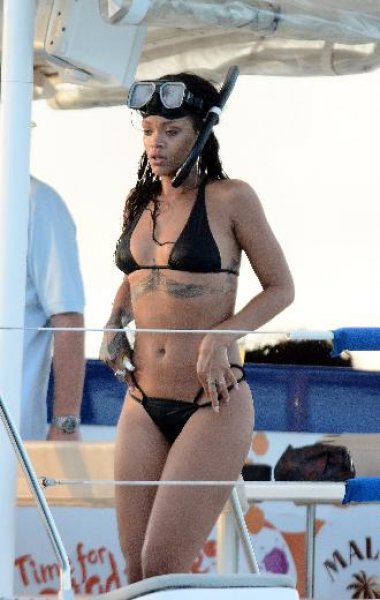 Rihanna denizden korkuyor