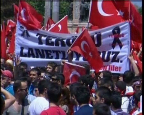 Türkiye şehitlerini andı
