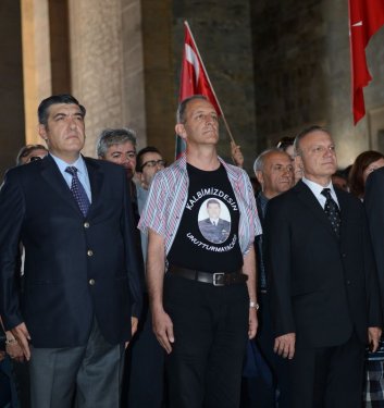 Balyoz sanıkları Anıtkabir'i ziyaret etti