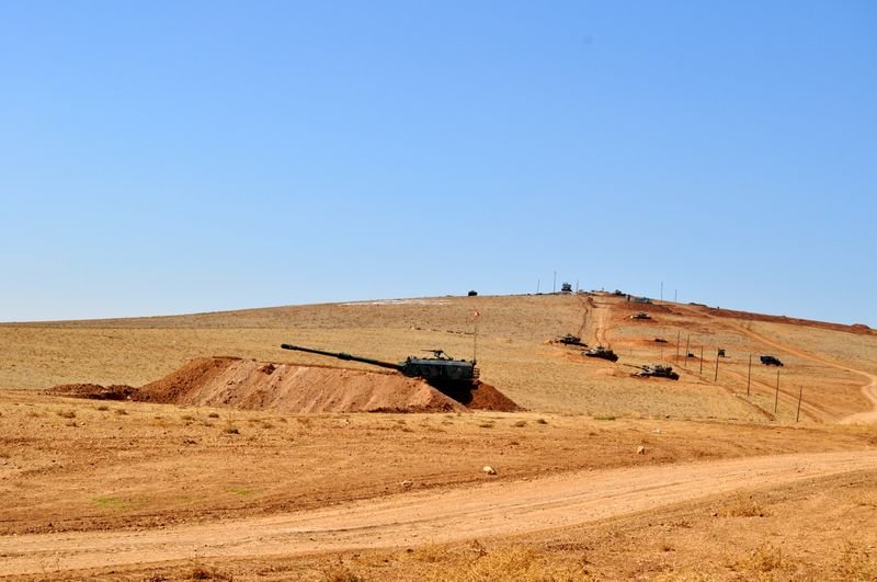 Kobani sınırına tank yığınağı