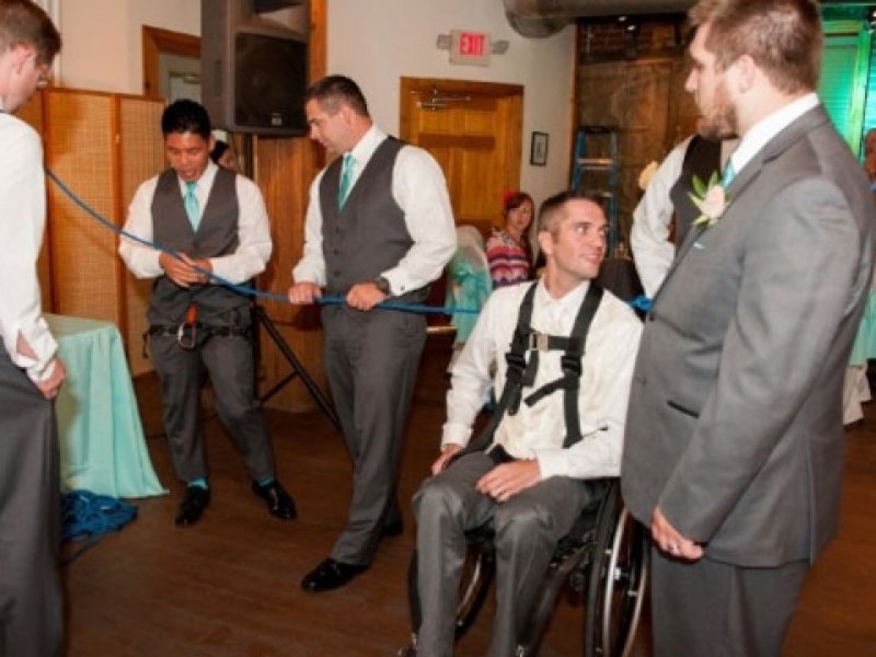 Belden aşağısı felç olan damattan geline güzel sürpriz