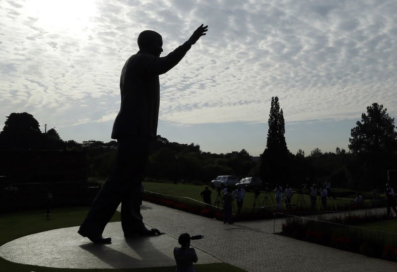 Güney Afrika'da Nelson Mandela anıldı