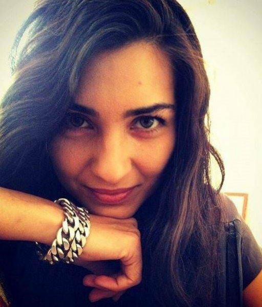 Güzel oyuncu Tuba Büyüküstün'ün takipçileri artıyor 