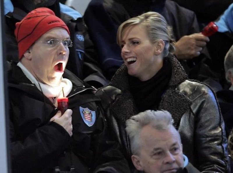 Aşkın yaşı yoktur dedirten ünlü çiftler 