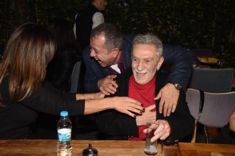 İdo Tatlıses'in dansözlü doğum günü kutlaması