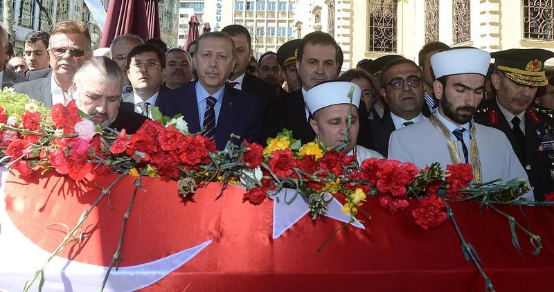 Kayahan son yolculuğuna uğurlandı