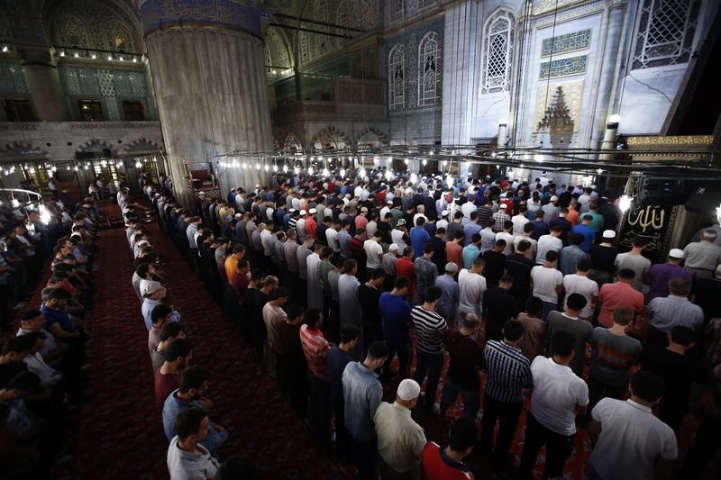 İlk teravih namazı kılındı