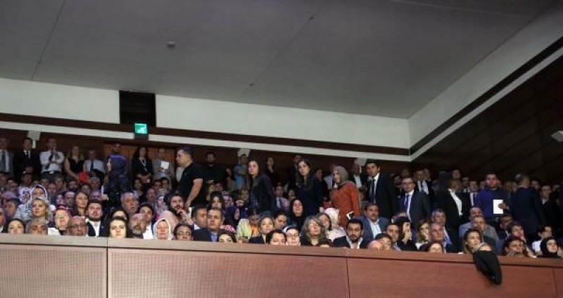 Meclis'te yemin töreni