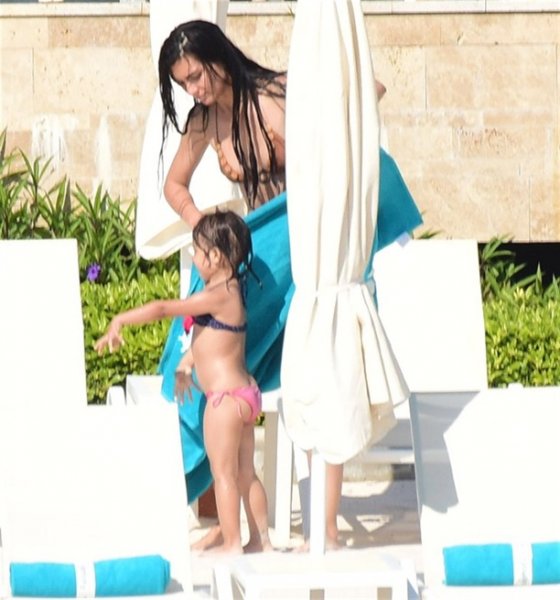 Tuba Büyüküstün tatilde