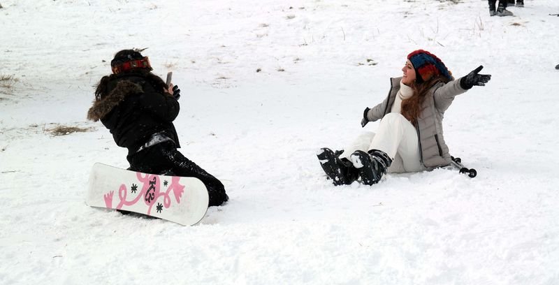 Uludağ'da pistler acemi kayakçılarla doldu