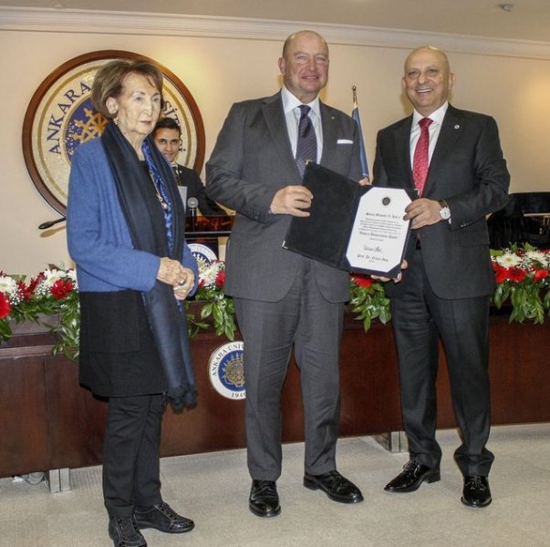 Mustafa Vehbi Koç kimdir?