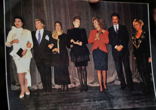 Bülent Ersoy ve Zeki Müren dudak dudağa