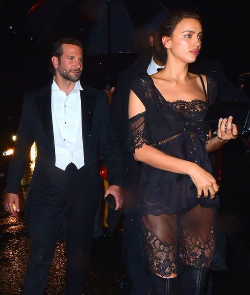 Ünlü model Irina Shayk bebeği ile yürüyüşe çıktı